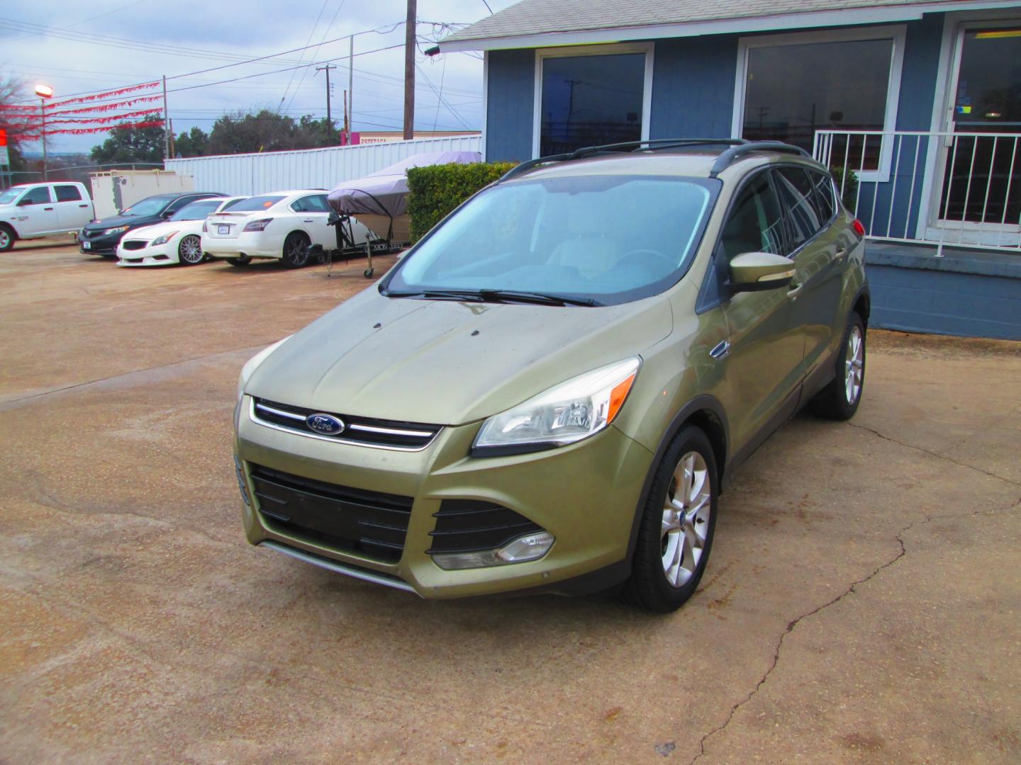 2013 GREEN Ford Escape SEL FWD (1FMCU0HX0DU) with an 1.6L L4 DOHC 16V engine, 6-Speed Automatic transmission, located at 1815 NE 28th St., Fort Worth, TX, 76106, (817) 625-6251, 32.795582, -97.333069 - Photo#0